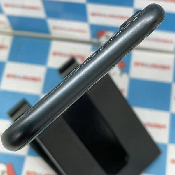 iPhoneSE 第3世代 au版SIMフリー 64GB MMYC3J/A A2782