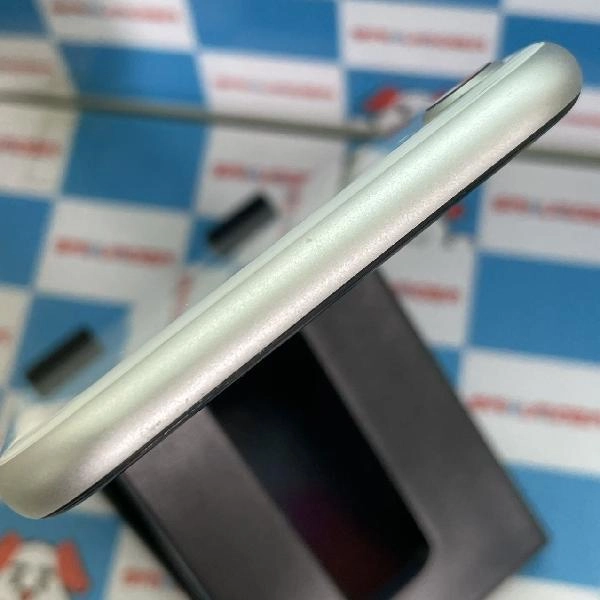 iPhoneSE 第2世代 docomo版SIMフリー 64GB MHGQ3J/A A2296 ジャンク品 ホワイト