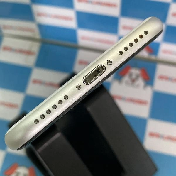 iPhoneSE 第2世代 docomo版SIMフリー 64GB MHGQ3J/A A2296 ジャンク品 ホワイト