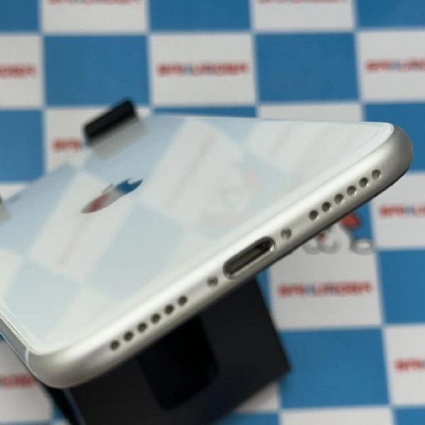 iPhoneSE 第2世代 au版SIMフリー 256GB MXVU2J/A A2296 極美品 ホワイト