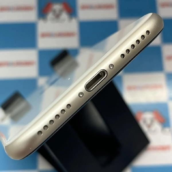 iPhoneSE 第3世代 docomo版SIMフリー 64GB MMYD3J/A A2782 新品同様