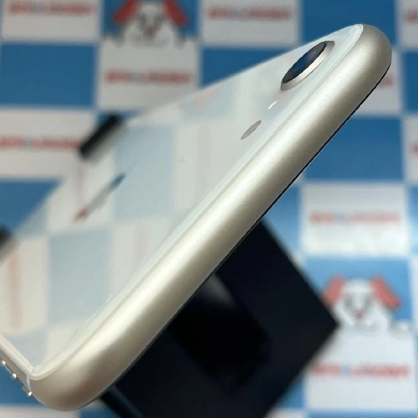 iPhoneSE 第3世代 docomo版SIMフリー 64GB MMYD3J/A A2782 新品同様