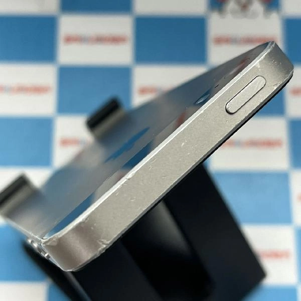 iPhoneSE au版SIMフリー 64GB MLM62J/A A1723