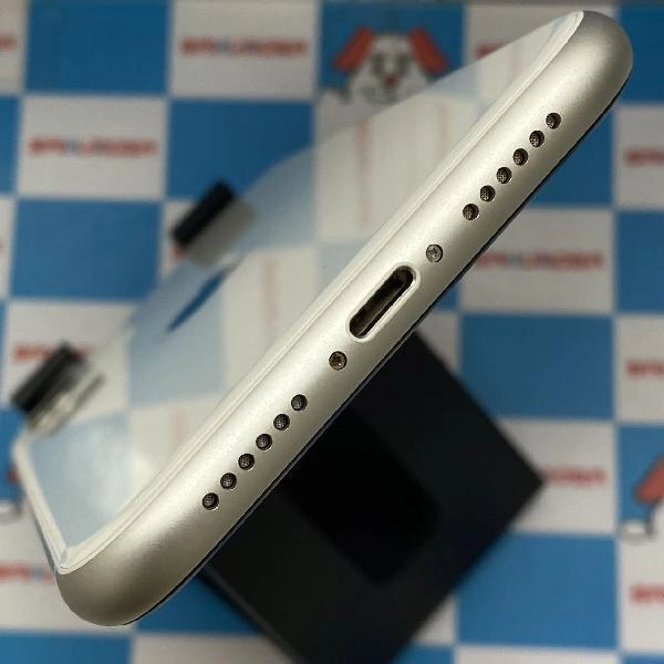 iPhone11 docomo版SIMフリー 64GB MWLU2J/A A2221 極美品 ホワイト