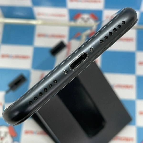 iPhoneSE 第3世代 au版SIMフリー 64GB MMYC3J/A A2782