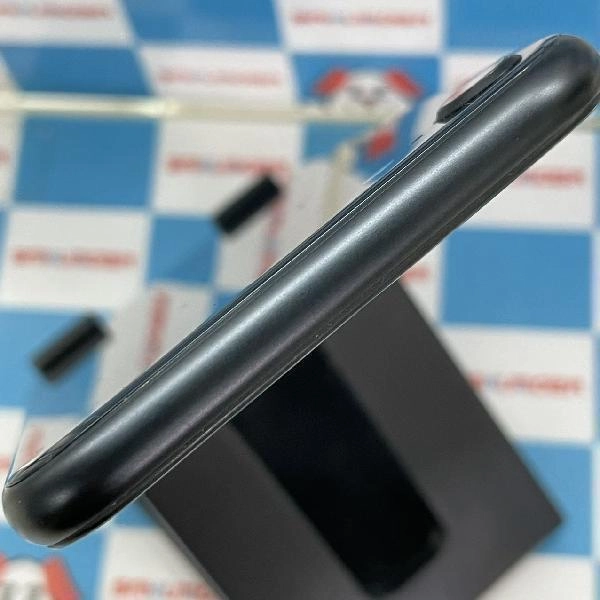 iPhoneSE 第3世代 au版SIMフリー 64GB MMYC3J/A A2782