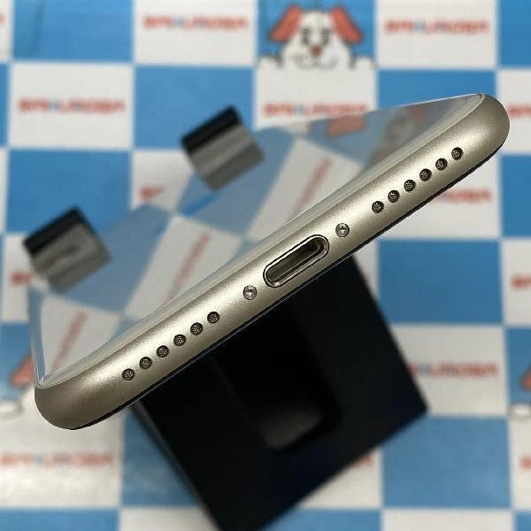 iPhoneSE 第3世代 au版SIMフリー 64GB MMYD3J/A A2782