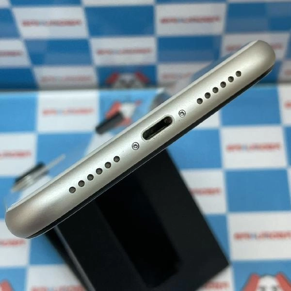 iPhone11 docomo版SIMフリー 128GB MWM22J/A A2221 ジャンク品 ホワイト