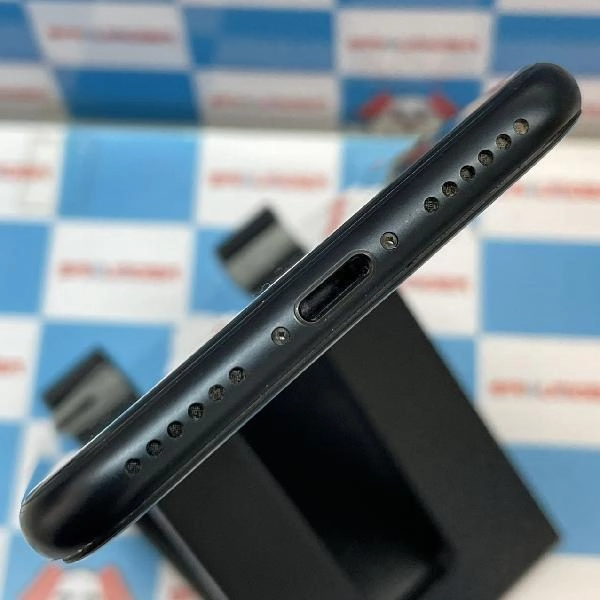 iPhoneSE 第3世代 au版SIMフリー 128GB MMYF3J/A A2782 美品