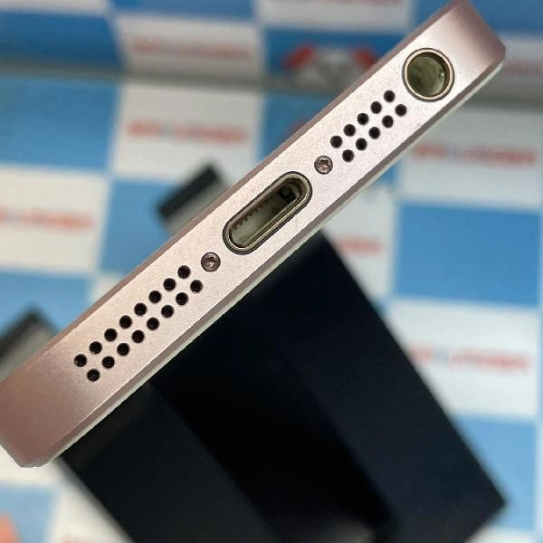 iPhoneSE docomo版SIMフリー 64GB MLXQ2J/A A1723