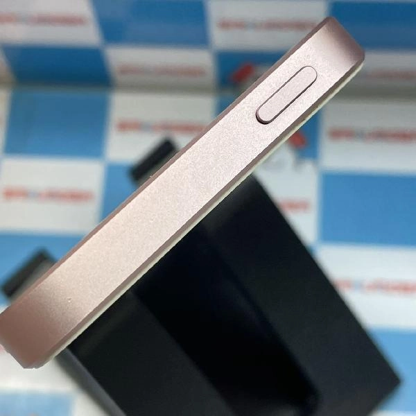 iPhoneSE docomo版SIMフリー 64GB MLXQ2J/A A1723