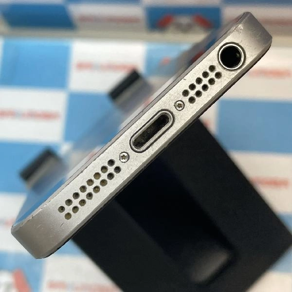 iPhoneSE SoftBank版SIMフリー 64GB MLM62J/A A1723