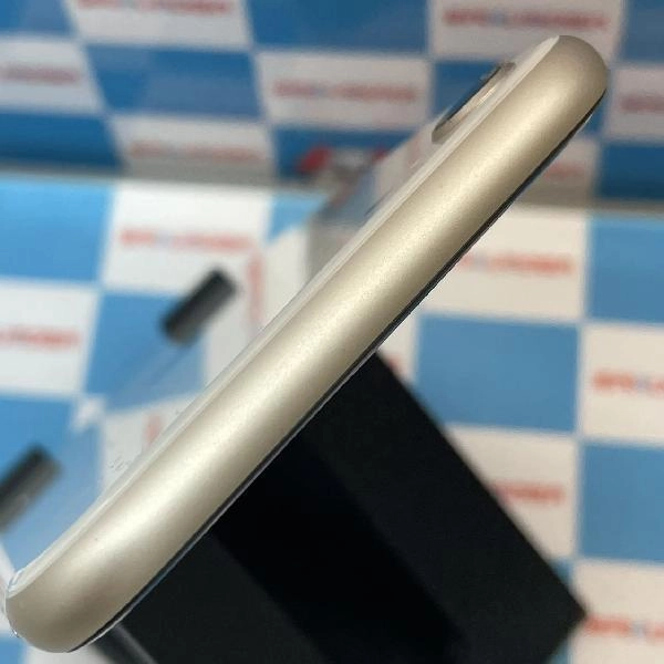 iPhoneSE 第3世代 docomo版SIMフリー 64GB MMYD3J/A A2782 美品
