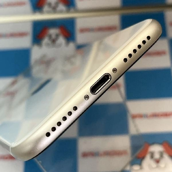 iPhoneSE 第3世代 Apple版SIMフリー 64GB MMYD3J/A A2782 極美品