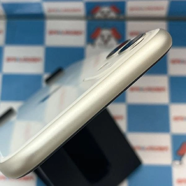 iPhone11 au版SIMフリー 64GB MWLU2J/A A2221 極美品 ホワイト