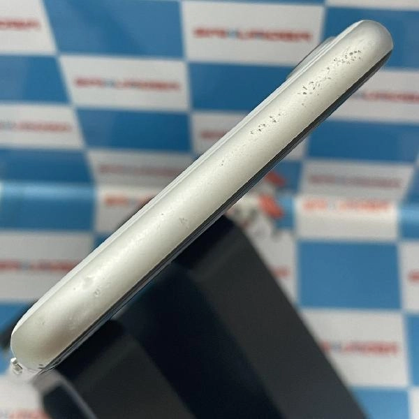 iPhoneSE 第2世代 docomo版SIMフリー 128GB MHGU3J/A A2296 ジャンク品 ホワイト