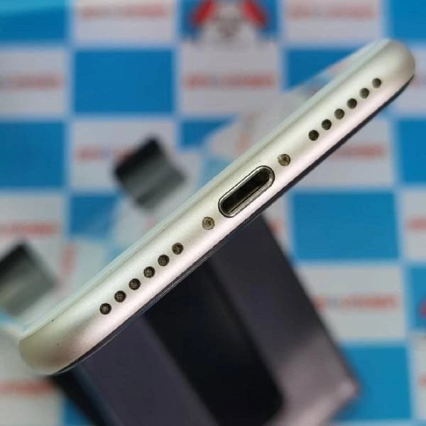 iPhoneSE 第3世代 docomo版SIMフリー 128GB MMYG3J/A A2782 極美品