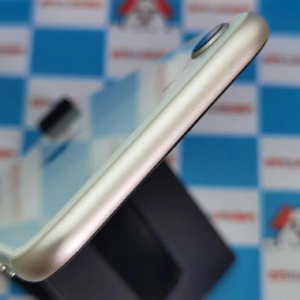 iPhoneSE 第3世代 docomo版SIMフリー 128GB MMYG3J/A A2782 極美品