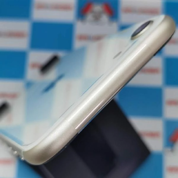 iPhoneSE 第3世代 docomo版SIMフリー 64GB MMYD3J/A A2782 新品同様品