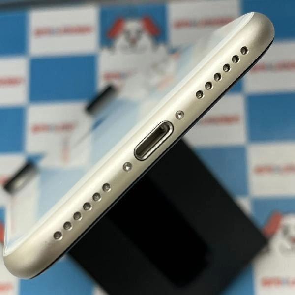 iPhoneSE 第3世代 au版SIMフリー 64GB MMYD3J/A A2782 訳あり新品