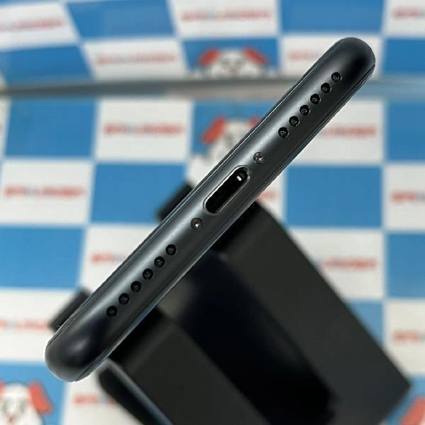 iPhoneSE 第3世代 au版SIMフリー 64GB MMYC3J/A A2782 極美品