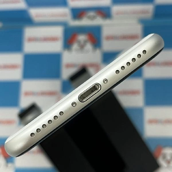 iPhoneSE 第2世代 docomo版SIMフリー 64GB NX9T2J/A A2296 極美品 ホワイト