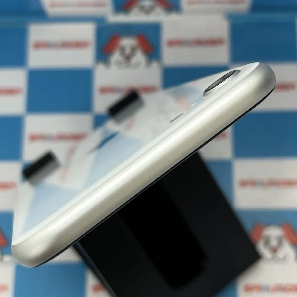 iPhoneSE 第2世代 docomo版SIMフリー 64GB NX9T2J/A A2296 極美品 ホワイト