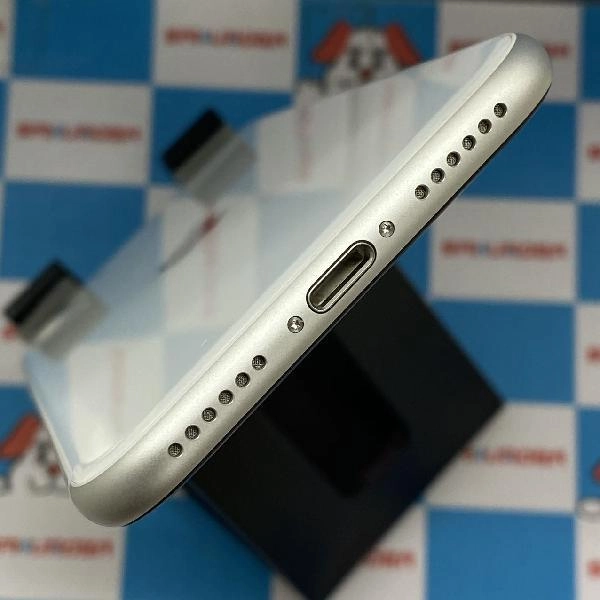 iPhoneSE 第2世代 au版SIMフリー 64GB MHGQ3J/A A2296 極美品 ホワイト