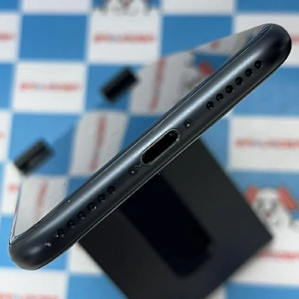 iPhoneSE 第3世代 au版SIMフリー 64GB MMYC3J/A A2782