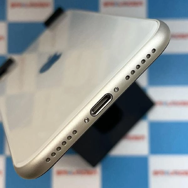 iPhoneSE 第3世代 docomo版SIMフリー 64GB MMYD3J/A A2782 極美品