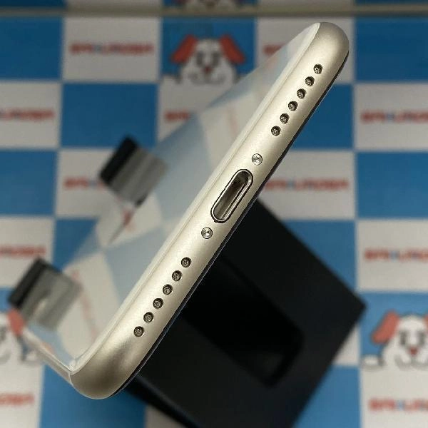 iPhoneSE 第3世代 docomo版SIMフリー 64GB MMYD3J/A A2782 新品同様