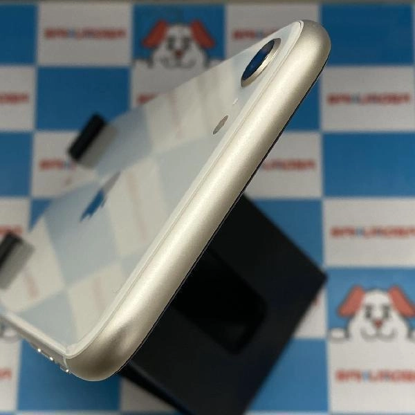 iPhoneSE 第3世代 docomo版SIMフリー 64GB MMYD3J/A A2782 新品同様