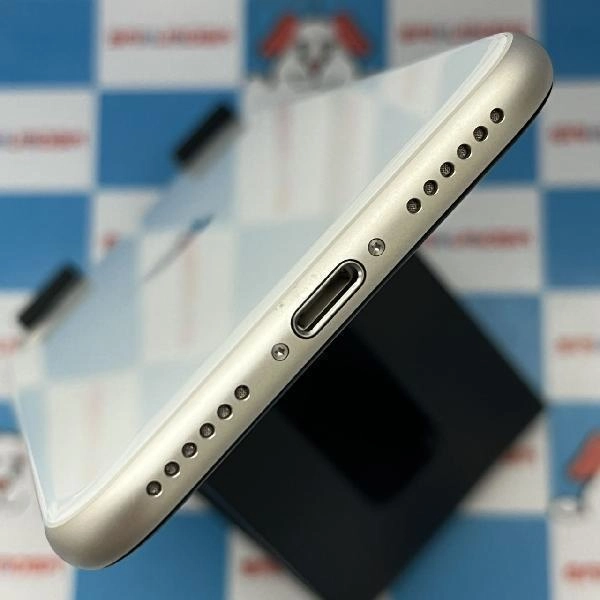 iPhoneSE 第3世代 docomo版SIMフリー 64GB MMYD3J/A A2782 極美品