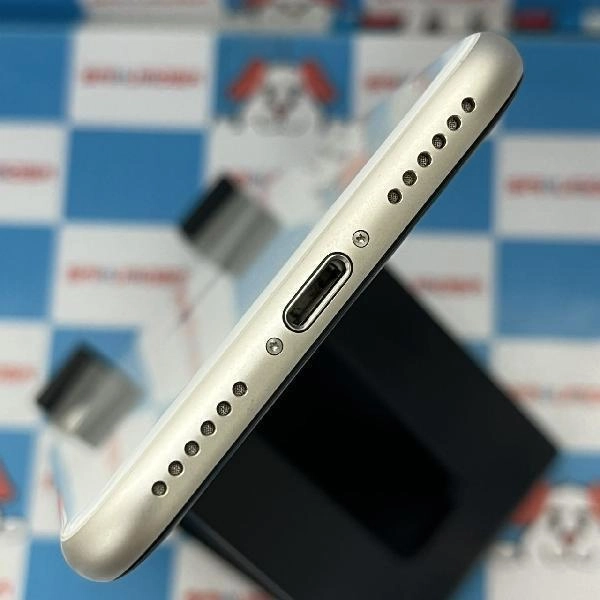 iPhoneSE 第3世代 docomo版SIMフリー 128GB MMYG3J/A A2782 極美品