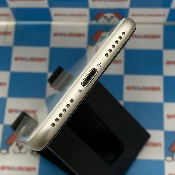 iPhoneSE 第3世代 au版SIMフリー 64GB MMYD3J/A A2782 極美品