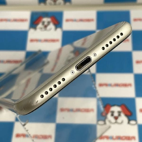 iPhoneSE 第3世代 au版SIMフリー 64GB MMYD3J/A A2782