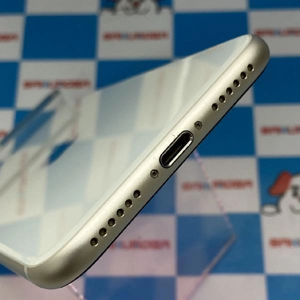 iPhoneSE 第3世代 docomo版SIMフリー 64GB MMYD3J/A A2782