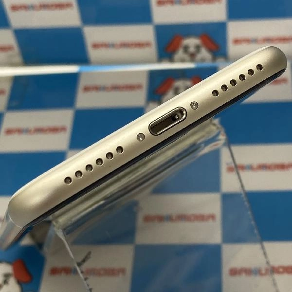 iPhoneSE 第3世代 SoftBank版SIMフリー 64GB MMYD3J/A A2782 新品同様品