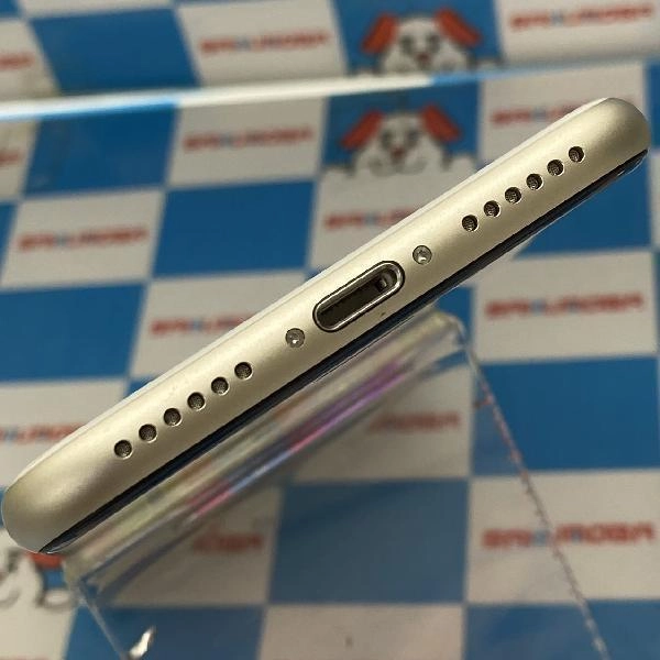 iPhoneSE 第3世代 Apple版SIMフリー 64GB MMYD3J/A A2782 新品同様品