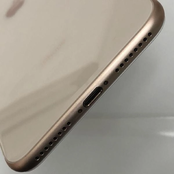 iPhone8 Plus docomo版SIMフリー 256GB MQ9Q2J/A A1898