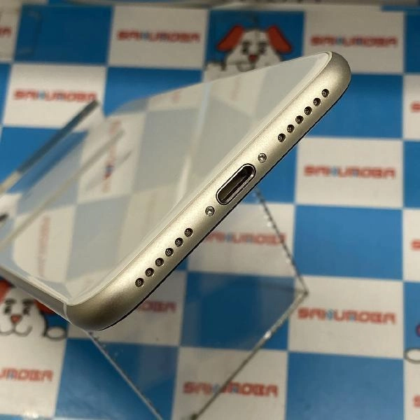 iPhoneSE 第3世代 docomo版SIMフリー 64GB MMYD3J/A A2782 極美品