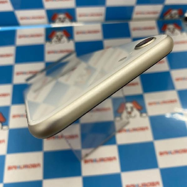 iPhoneSE 第3世代 docomo版SIMフリー 64GB MMYD3J/A A2782 新品同様品