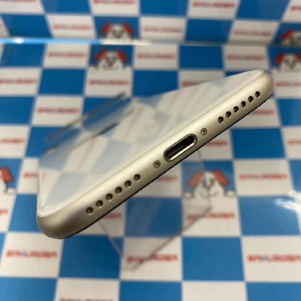 iPhoneSE 第3世代 docomo版SIMフリー 64GB MMYD3J/A A2782 新品同様品