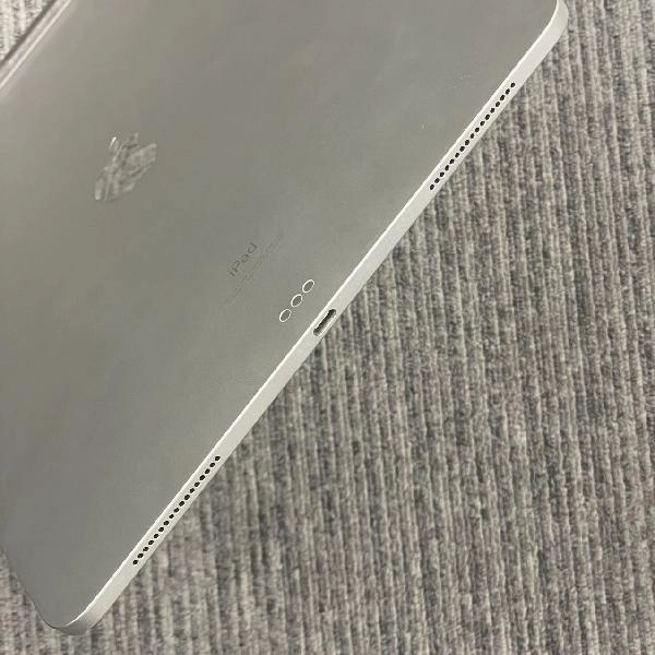 iPad Pro 12.9インチ 第4世代 Wi-Fiモデル 256GB MXAU2J/A A2229 ジャンク品 シルバー