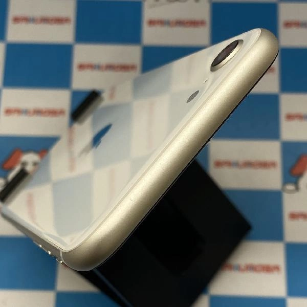 iPhoneSE 第3世代 docomo版SIMフリー 64GB MMYD3J/A A2782 新品同様