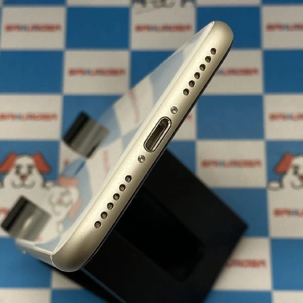 iPhoneSE 第3世代 docomo版SIMフリー 64GB MMYD3J/A A2782 新品同様