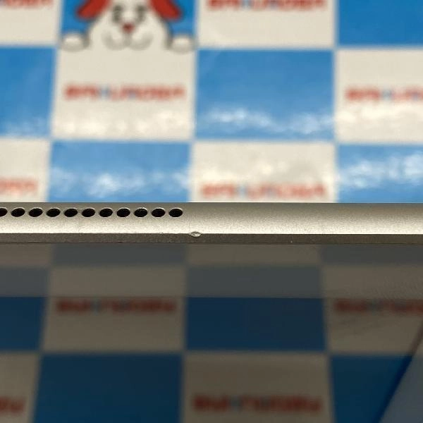 iPad 第5世代 au版SIMフリー 32GB MP1L2J/A A1823