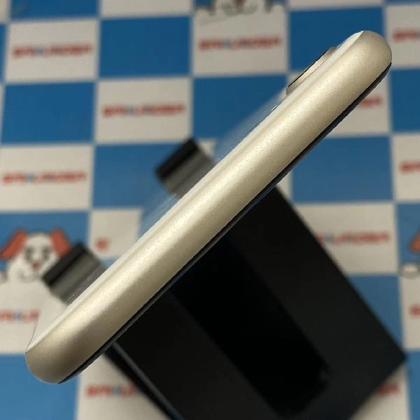 iPhoneSE 第3世代 docomo版SIMフリー 64GB MMYD3J/A A2782 極美品