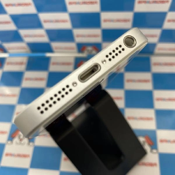 iPhoneSE docomo版SIMフリー 32GB MP832J/A A1723 極美品