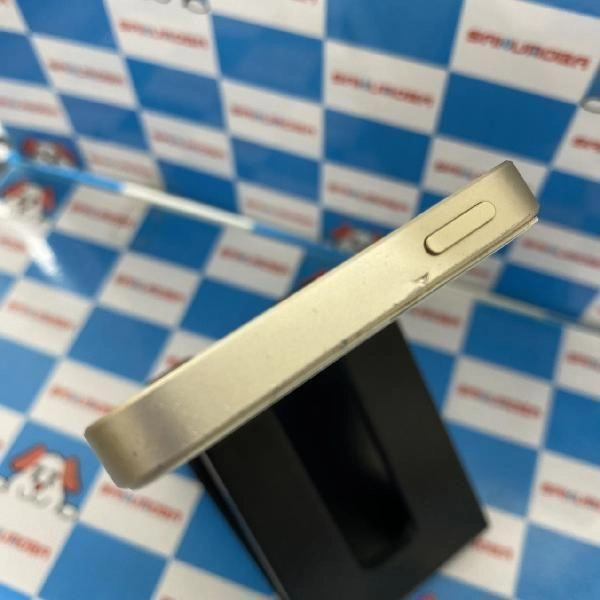 iPhoneSE au版SIMフリー 64GB MP832J/A A1723